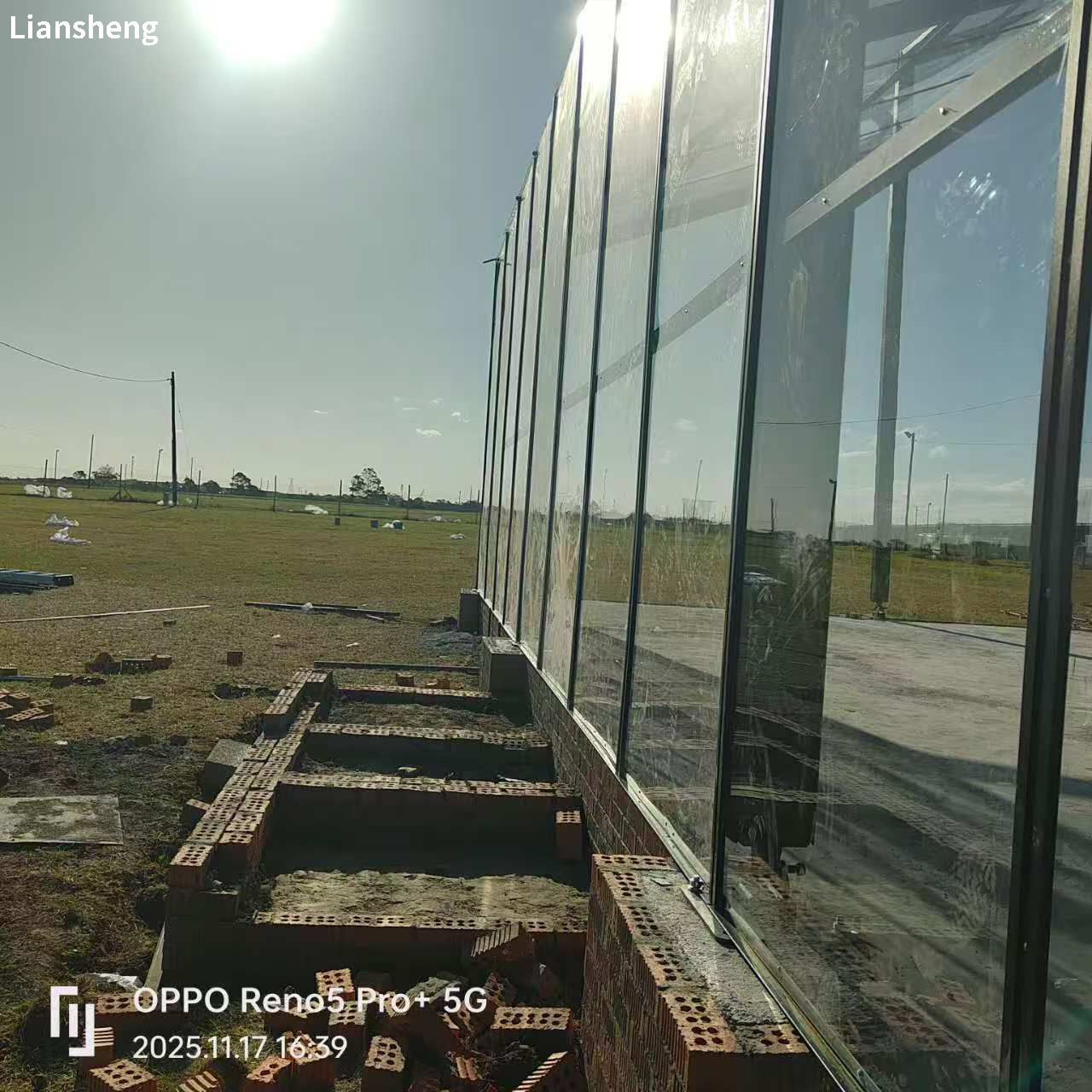 Индивидуальные размеры и стиль уличных палаток для атриума, разработанные специально для свадеб и крупномасштабных мероприятий.