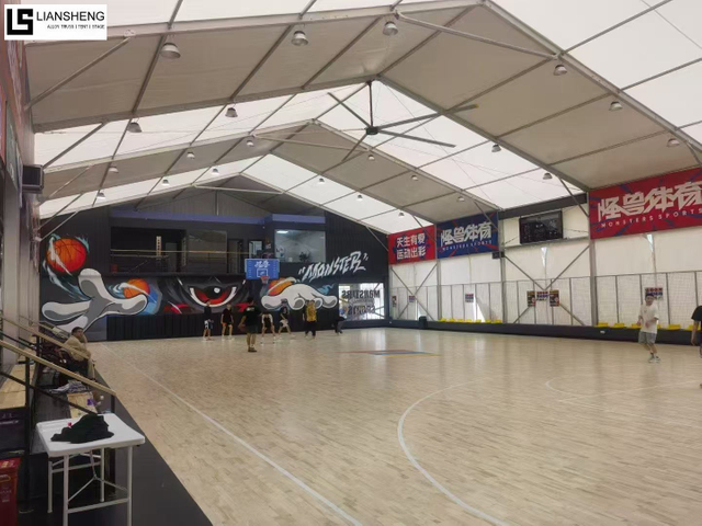 Многоугольная спортивная палатка из алюминиевого сплава для крупномасштабных мероприятий, стадионов, бассейнов и соревнований.