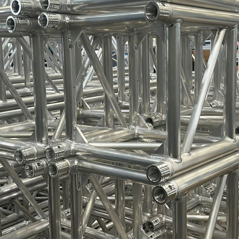 На открытом воздухе ферменная конструкция этапа концерта выставки алюминиевая 20 кс 20 стоит одна ферменная конструкция концерта платформы структуры рамы