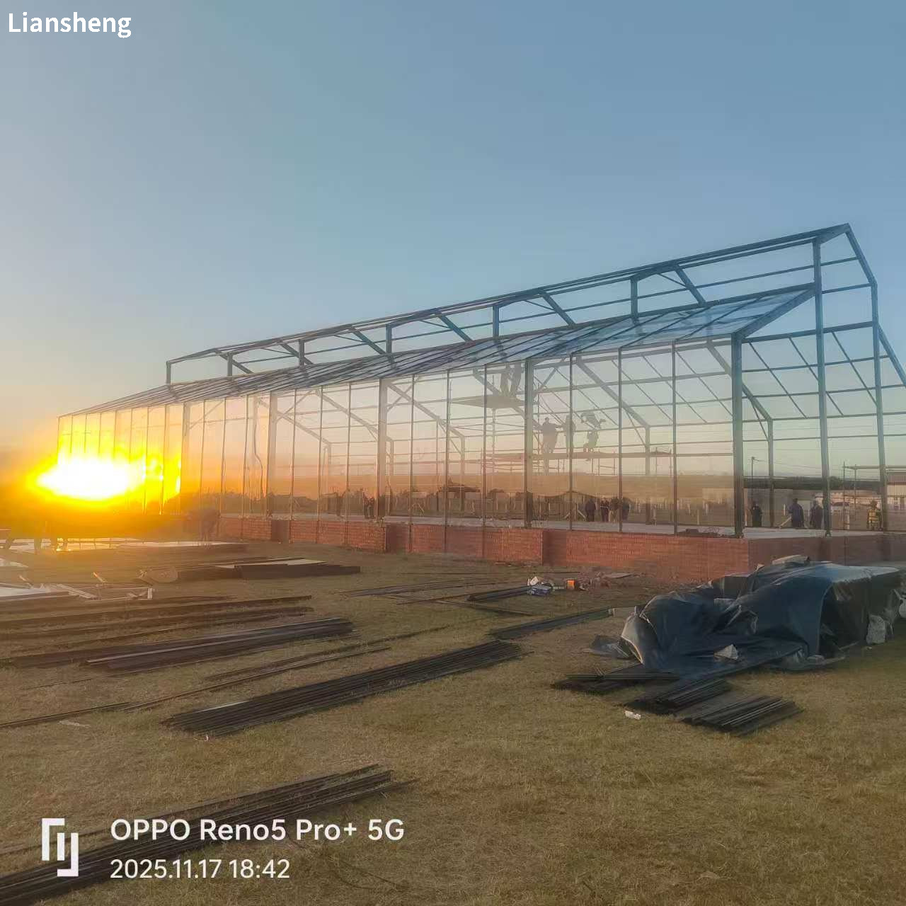 Индивидуальные размеры и стиль уличных палаток для атриума, разработанные специально для свадеб и крупномасштабных мероприятий.