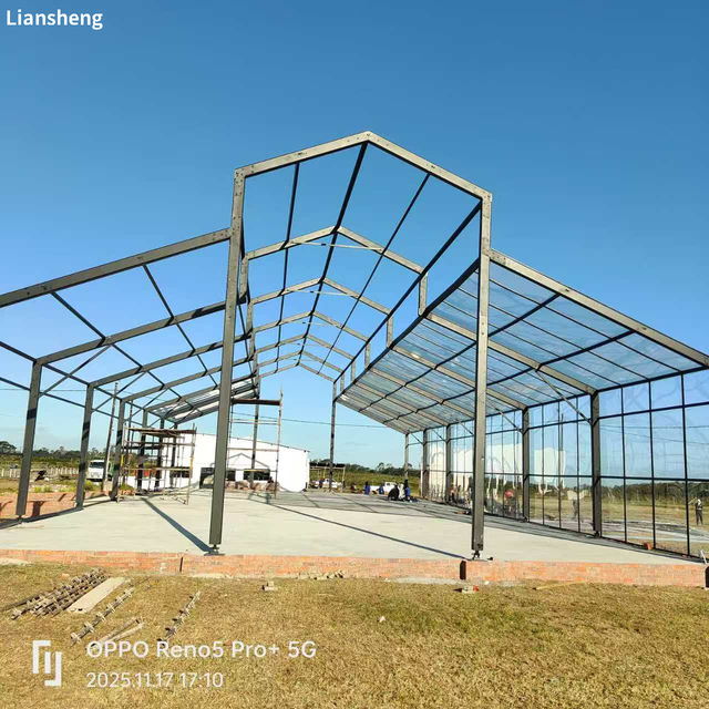 Индивидуальные размеры и стиль уличных палаток для атриума, разработанные специально для свадеб и крупномасштабных мероприятий.