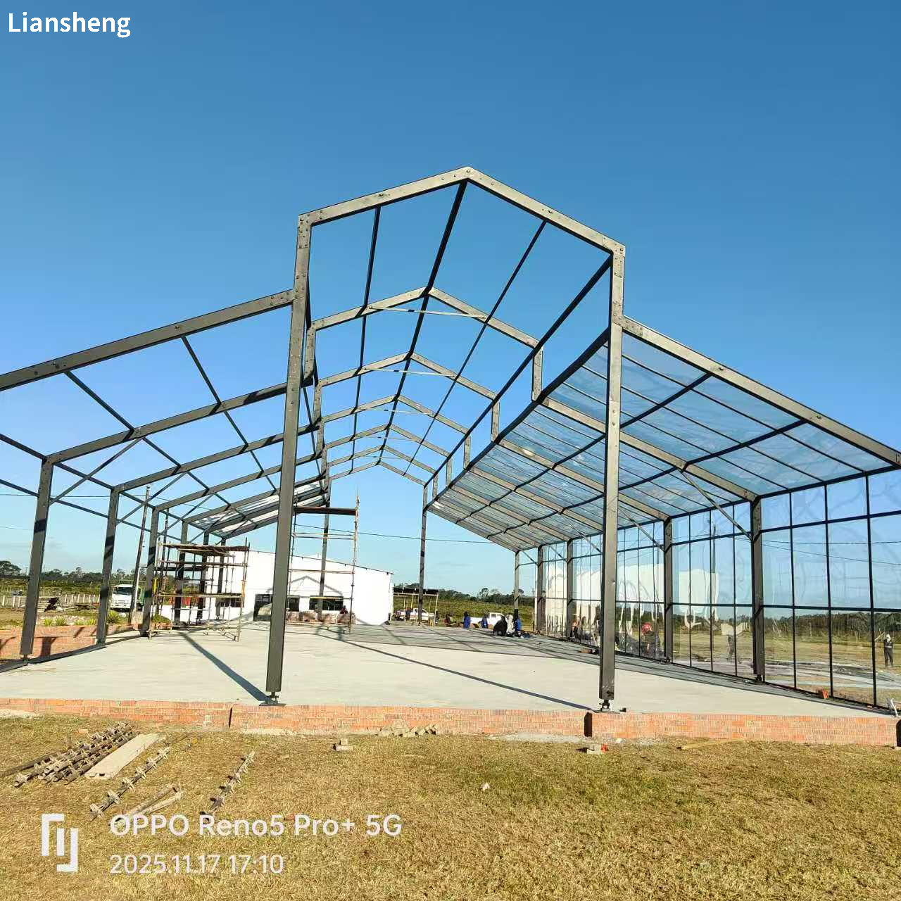 Индивидуальные размеры и стиль уличных палаток для атриума, разработанные специально для свадеб и крупномасштабных мероприятий.